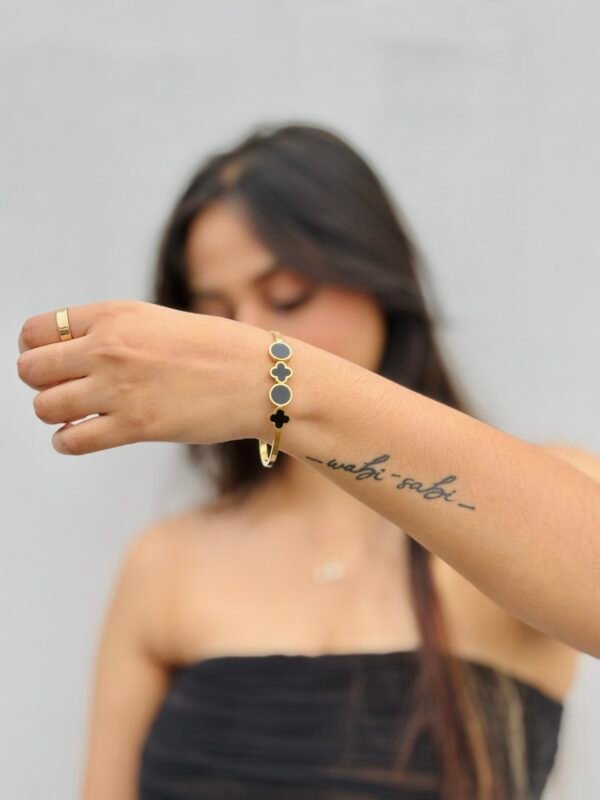 Van Cleef Solid Bracelet : Golden