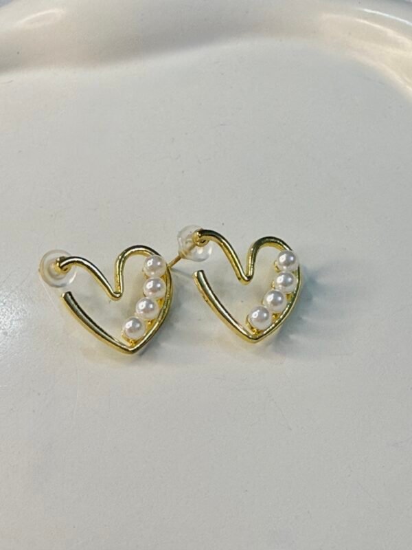 Gold Heart pearl hoop Earrings - Image 2