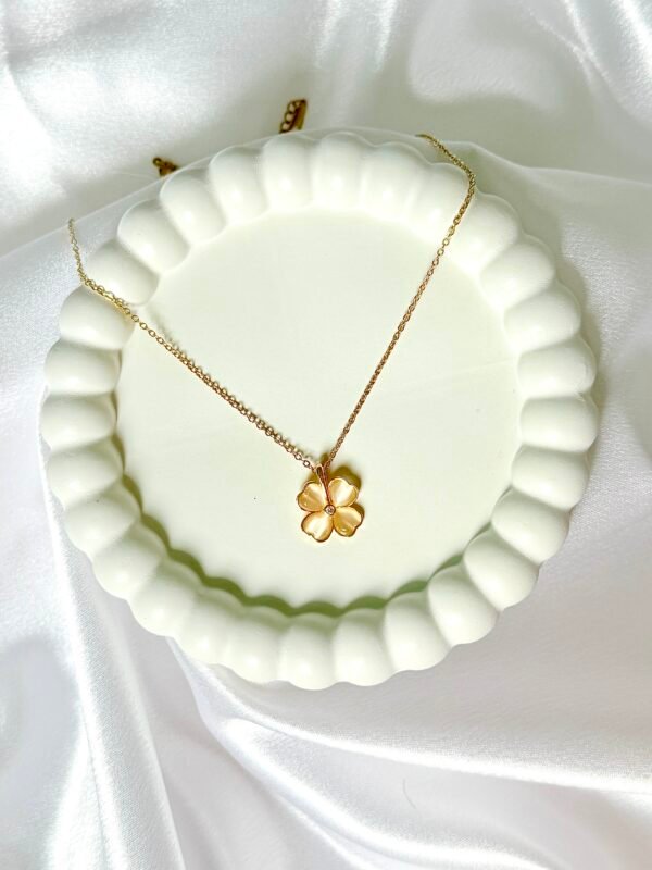 Minimalist Floral Pendant.