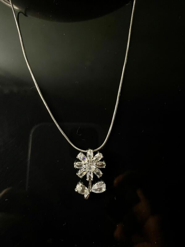 Blossom Radiance Pendant – Crystal Flower in Silver