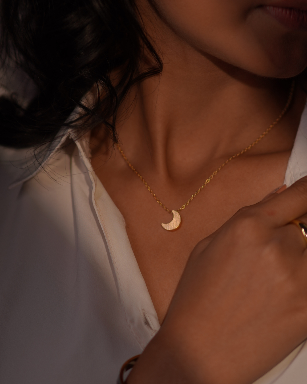 Nyra chain pendant