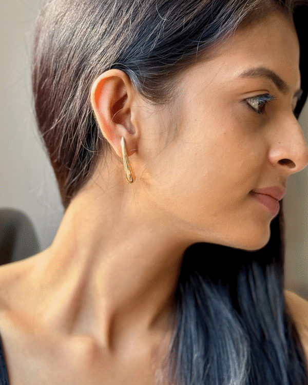 Golden curve Earrings - Image 2