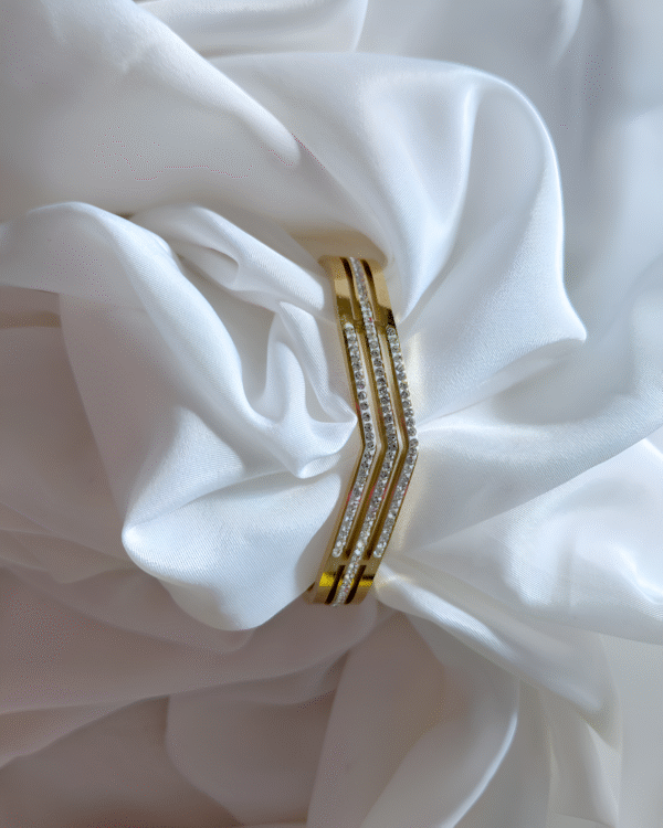 V-shaped kada bracelet