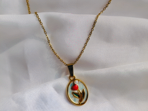 Alternative view of Vintage red rose Chain